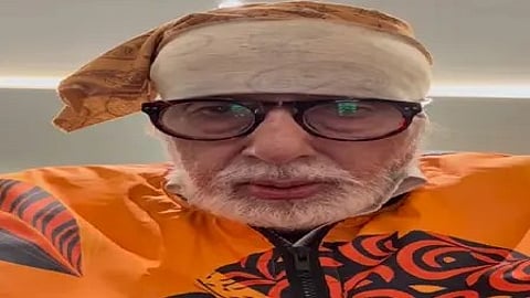 अमिताभ बच्चन धर्मेंद्र को याद करते हुए भावुक नजर आते हुए।