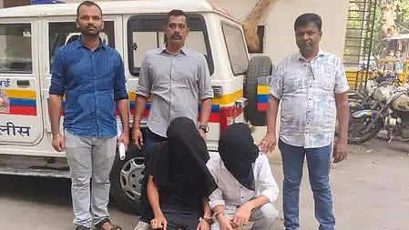 पुलिस द्वारा गिरफ्तार किए गए आरोपी का का दृश्य|