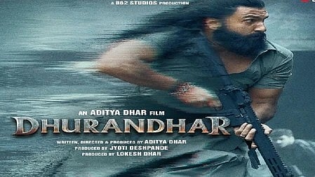 रणवीर सिंह 'धुरंधर' फिल्म के पोस्टर में नजर आते हुए|