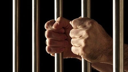 उप-निरीक्षक रिश्वत लेते हुए गिरफ्तार|