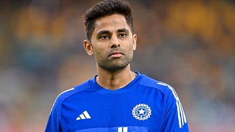 सूर्यकुमार यादव मैदान में बल्लेबाजी करते हुए, भारत की युवा टी20 टीम के लिए|