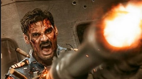 अहान शेट्टी बॉर्डर-2 में अपने दमदार लुक में नजर आते हुए।