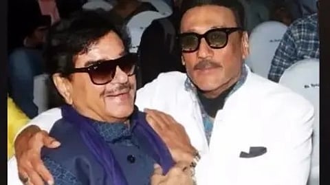 जैकी श्रॉफ और शत्रुघ्न सिन्हा साथ में दिखाई दे रहे हैं।