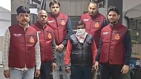 दिल्ली पुलिस ने फरार आरोपी को पुराने मर्डर केस पर गिरफ्तार|