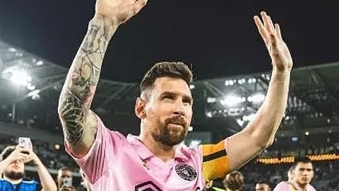 भारत दौरे पर लियोनल मेसी की झलक दिखाते हुए फुटबॉल लीजेंड|