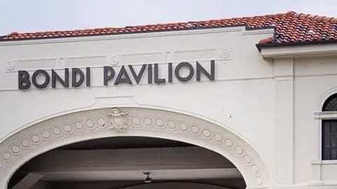सिडनी के बॉन्डी पवेलियन का दृश्य|