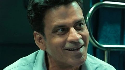 तस्वीर में अभिनेता मनोज बाजपेयी नजर आ रहे हैं|