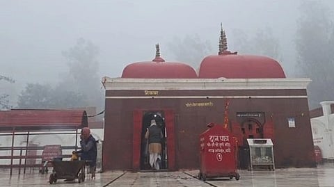 गोपालगंज के प्रसिद्ध थावे मंदिर में देर रात चोरी, माता के आभूषण लेकर फरार हुए चोर, पुलिस जांच में जुटी।