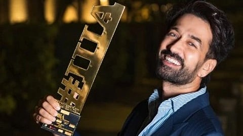 अभिनेता नकुल मेहता अवॉर्ड समारोह में नजर आ रहे हैं।