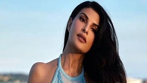 एक अभिनेत्री नज़र रही है|