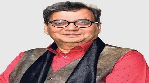 चित्र में एक आदमी दिखाई दे रहा है।