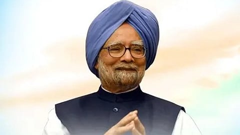 चित्र में पूर्व प्रधानमंत्री डॉ. मनमोहन सिंह दिखाई दे रहे हैं।