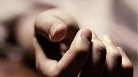 हाथ का नज़र आ रहा है|