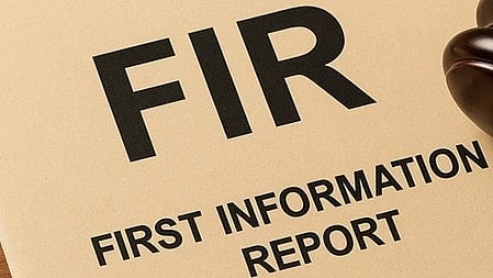 एफआईआर लिखा हुआ नज़ार आ रहा है|