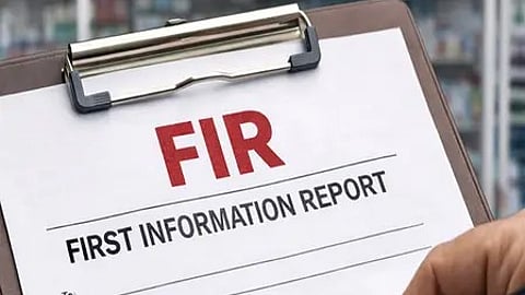 प्रथम सूचना रिपोर्ट (FIR) लिखा नज़र आ रहा है|