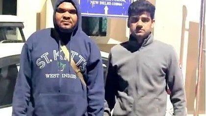 2 अवैध रूप से रहने वाले विदेशी नागरिक।