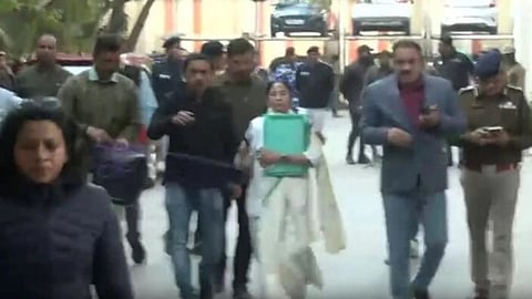 इस फोटो में ममता बनर्जी को देखा जा सकता है|