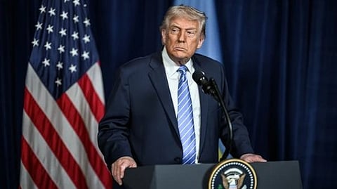 इस तस्वीर में डोनाल्ड ट्रम्प को देखा जा सकता है|