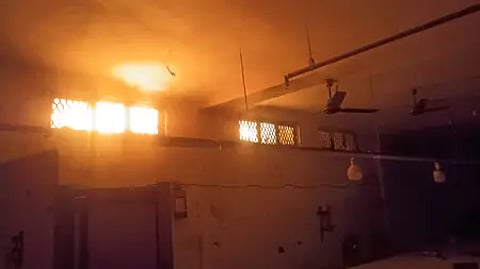 ट्रॉनिका सिटी की कपड़ा फैक्ट्री का अंदरूनी दृश्य|