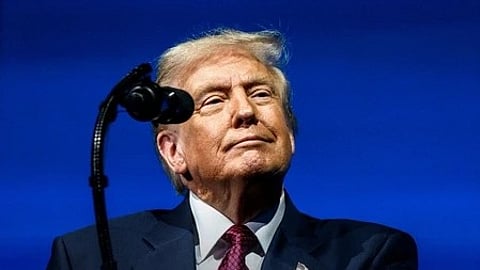 इस तस्वीर में डोनाल्ड ट्रम्प को देखा जा सकता है।