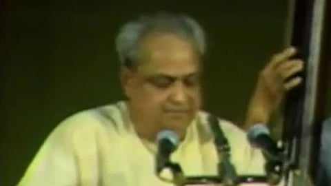 इस तस्वीर में पंडित गन्धर्व कुमार को देखा जा सकता है।