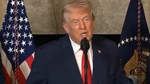 इस तस्वीर में डोनाल्ड ट्रम्प को देखा जा सकता है।