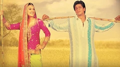 इस तस्वीर में शाहरुख़ खान और प्रीति ज़िंटा को देखा जा सकता है।