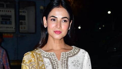 अभिनेत्री सोनल चौहान की तस्वीर