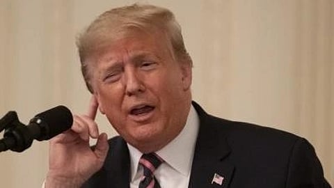 इस तस्वीर में डोनाल्ड ट्रम्प को देखा जा सकता है।