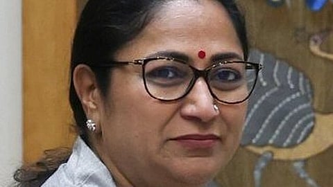 इस इमेज में रेखा गुप्ता को देखा जायजा सकता है।