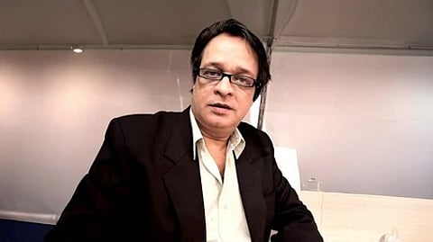 इस तस्वीर में अरुण वर्मा को देखा जा सकता है।