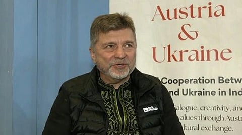 इस तस्वीर में योगी ओलेक्सांद्र पोलिशचुक को देखा जा सकता है।