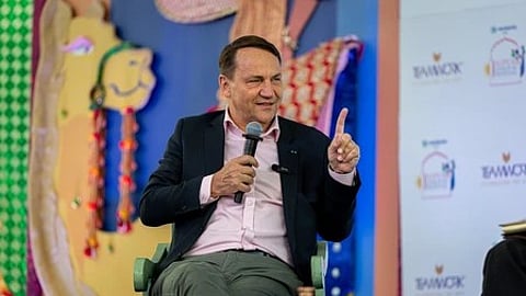 इस तस्वीर में रादोस्लाव सिकोर्स्की को देखा जा सकता है।