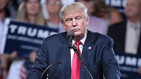 इस तस्वीर में डोनाल्ड ट्रम्प को देखा जा सकता है।