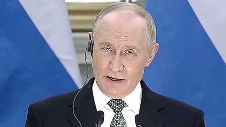 इस तस्वीर में पुतिन को देखा जा सकता है।