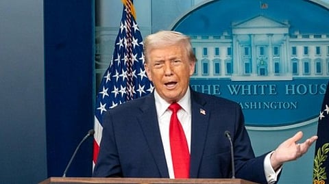 इस तस्वीर में डोनाल्ड ट्रम्प को देखा जा सकता है।