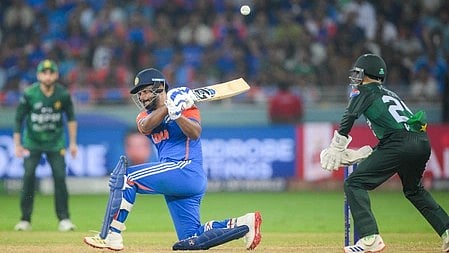 इस तस्वीर में क्रिकेटर को देख सकते हैं।