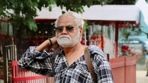 इस इमेज में संजय मिश्रा को देखा जा सकता है।