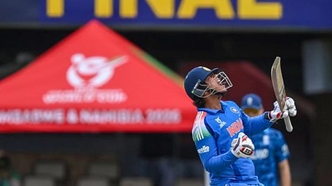 वैभव सूर्यवंशी बल्लेबाजी करते हुए।