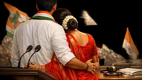 पत्नी के साथ राजनेता