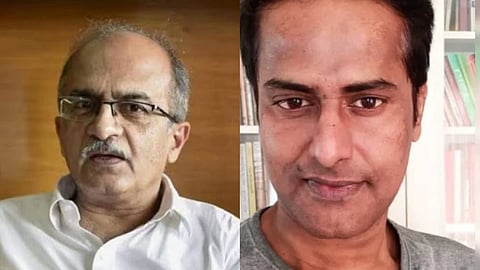 बाईं ओर चश्मा पहने प्रशांत भूषण हल्के रंग की शर्ट में दिखाई दे रहे हैं, जबकि दाईं ओर पत्रकार रवि नायर ग्रे टी-शर्ट में किताबों की अलमारी के सामने खड़े नजर आ रहे हैं।