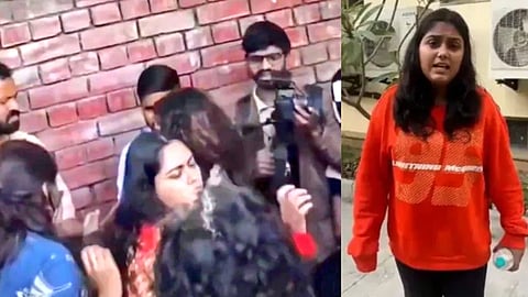 भीड़ के बीच महिला पत्रकार को घेरकर धक्का-मुक्की करते लोग, जबकि दूसरे दृश्य में वही महिला लाल स्वेटशर्ट पहनकर कैमरे के सामने अपनी बात रखती नजर आ रही है।