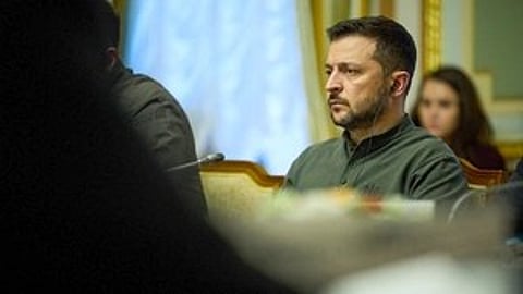 जेलेंस्की एक मीटिंग में।