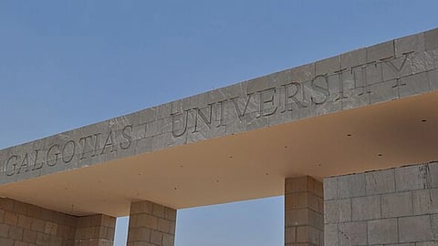 गलगोटिया यूनिवर्सिटी का गेट।