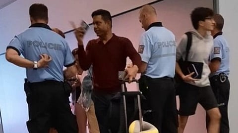 पुलिस तथा अन्य नागरिक