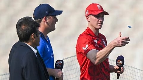 क्रिकेट खिलाड़ियों का एक समूह।