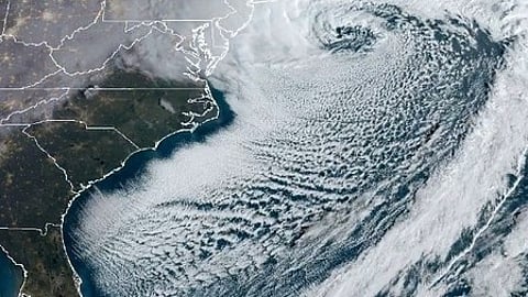 न्यूयॉर्क इन दिनों बर्फीले तूफान की गिरफ्त में है