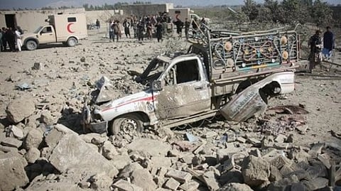 पाकिस्तान बम हमले के बाद का दृश्य