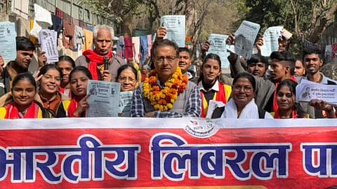 भारतीय लिबरल पार्टी के अध्यक्ष डॉ. मुनीश कुमार रायज़ादा और उनके साथी कार्यकर्ता