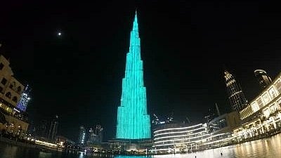 दुबई में बहुमंजिला इमारत